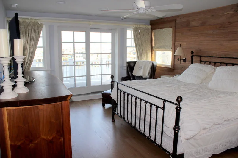 Coastal Retreat Bedrooms by Beach Dwellings - Photo 20