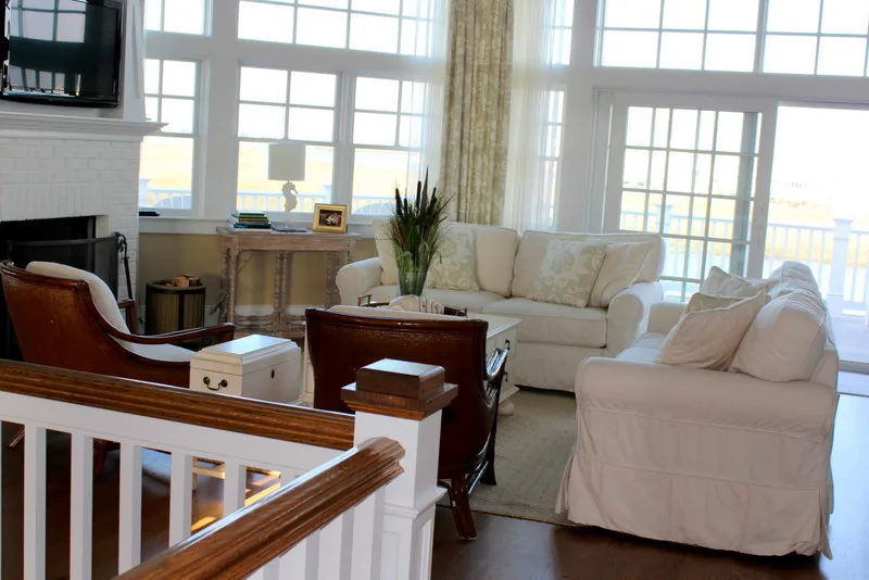 Coastal Homes' Living Spaces by Beach Dwellings - Photo 11