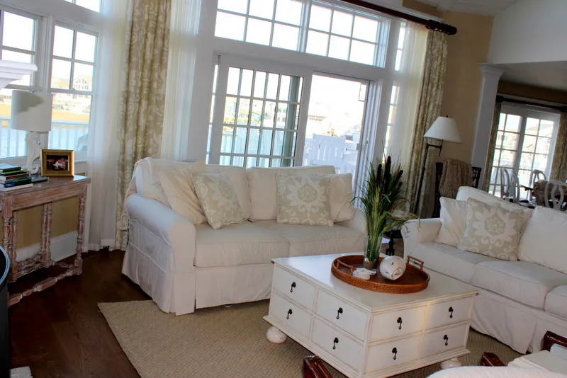 Coastal Homes' Living Spaces by Beach Dwellings - Photo 28