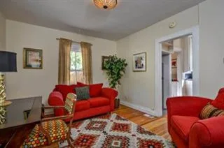 Sarah Waddell, Pomeroy House Interiors - Photo 2