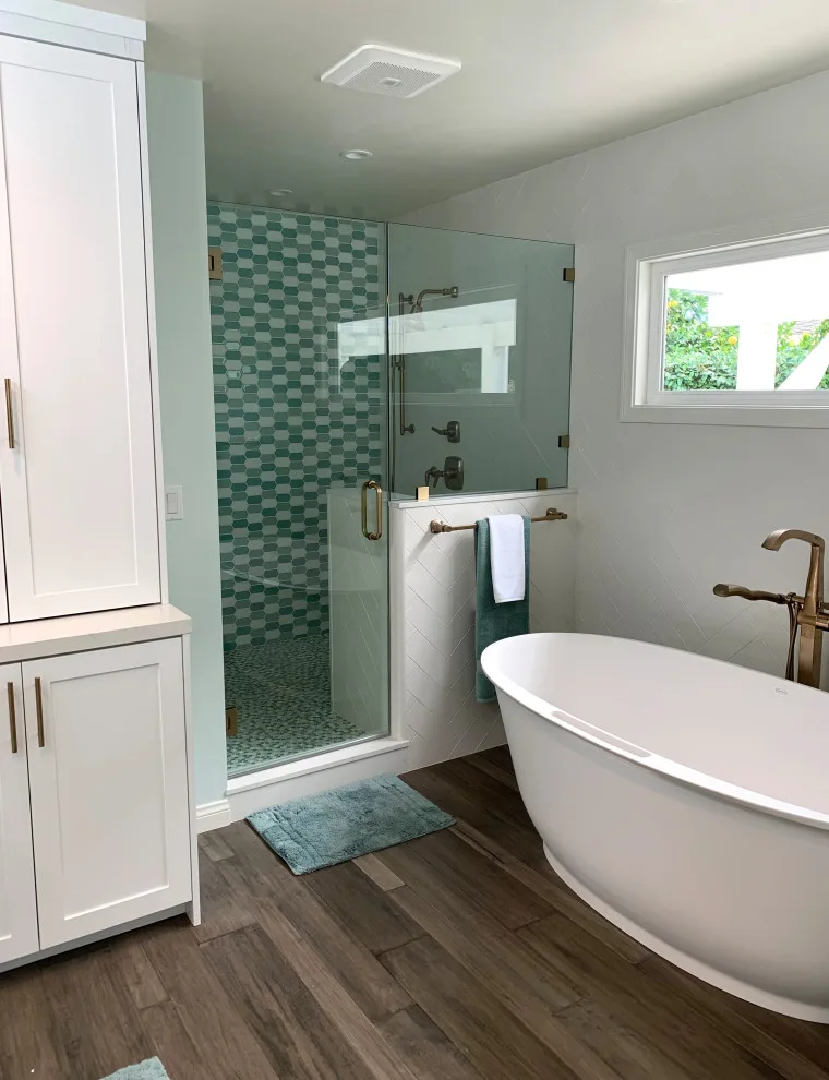 Sherman Oaks Main Bathroom by Johnson + Fernàndez Interior Design - Photo 4