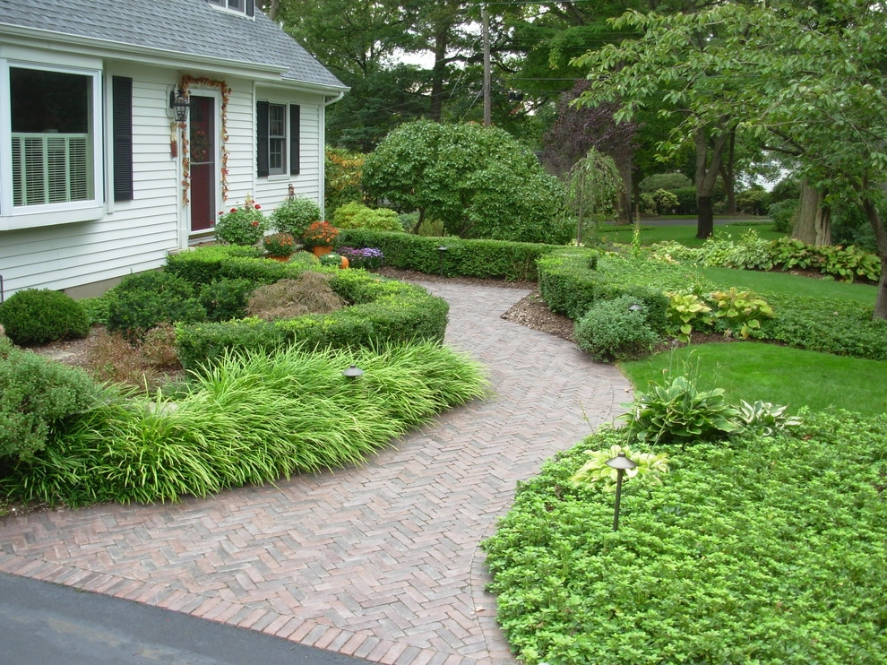 Front Walkway by Green Meadows Landscaping Inc. - Photo 4