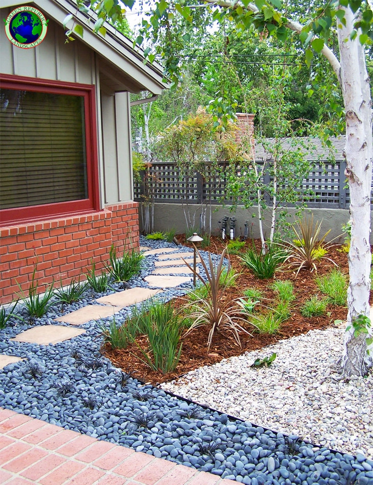 Drought Tolerant Mid Century Modern by Green Republic Landscapes Inc. - Photo 3