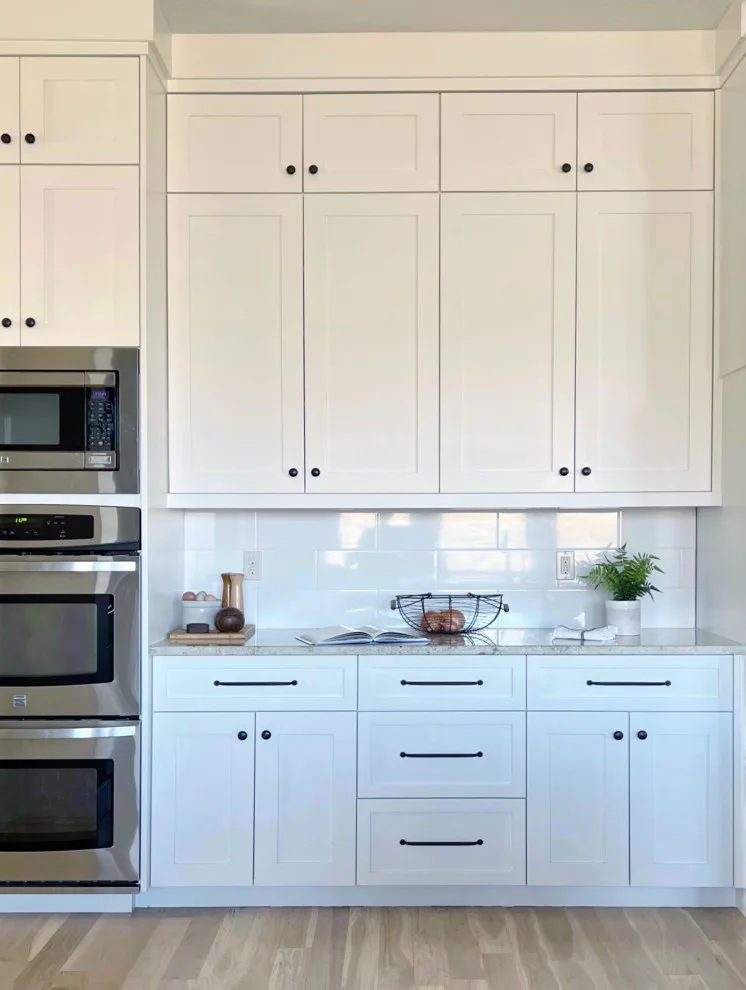 Elegant Upgrade: Transforming a Standard Kitchen by Lauren Kelly Design - Photo 2