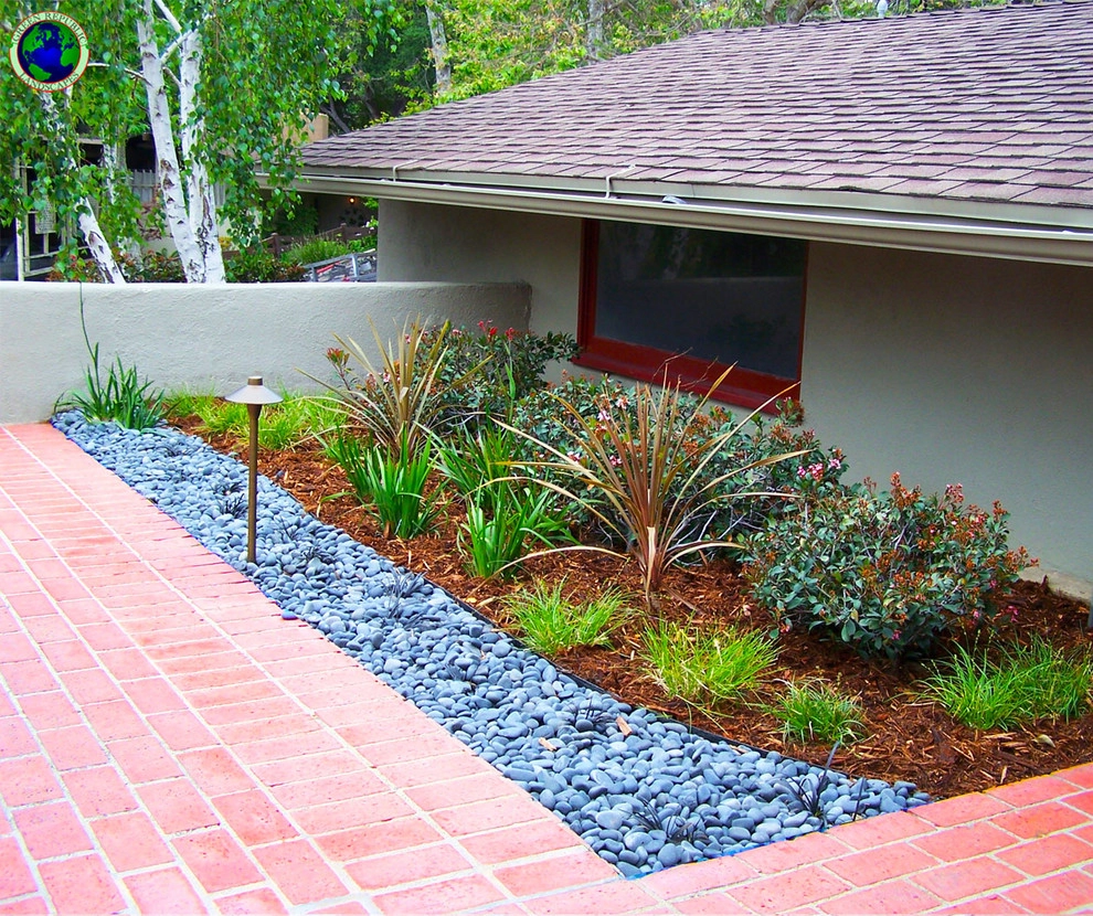 Drought Tolerant Mid Century Modern by Green Republic Landscapes Inc. - Photo 4