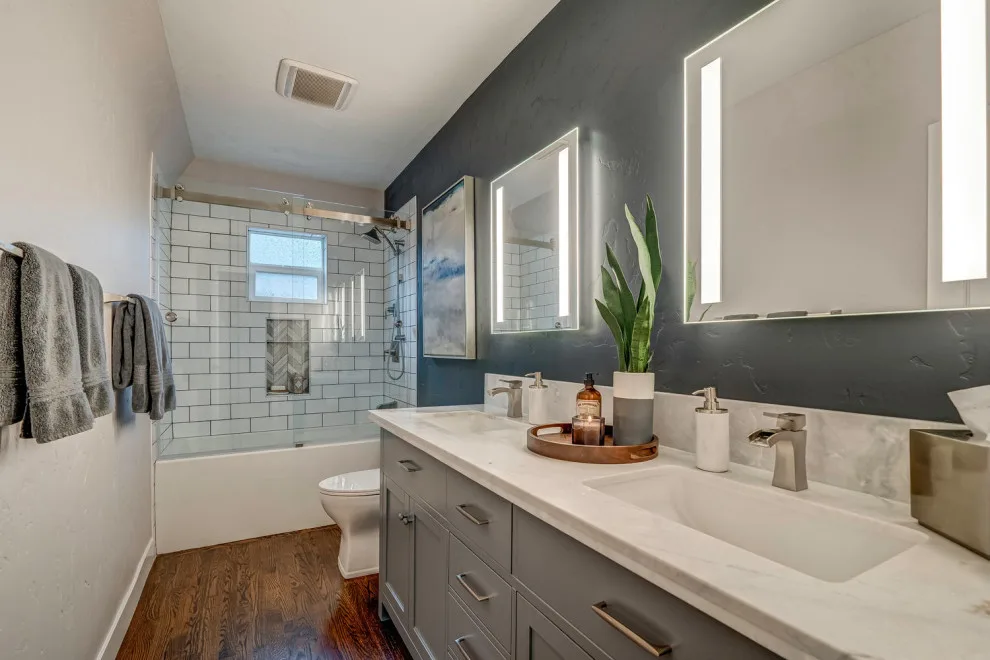 Midtown Bungalow Restroom by Sarah Blackbern Interiors - Photo 4