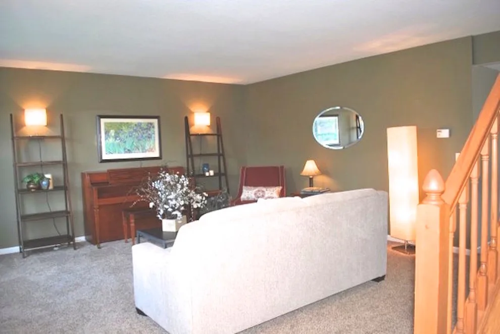 SaraBella Home Staging & Redesign - Photo 11