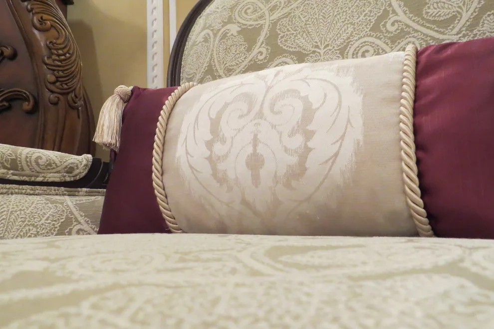 Traditional Elegant Living Space by Danaë Eustace-Zamora - Photo 9
