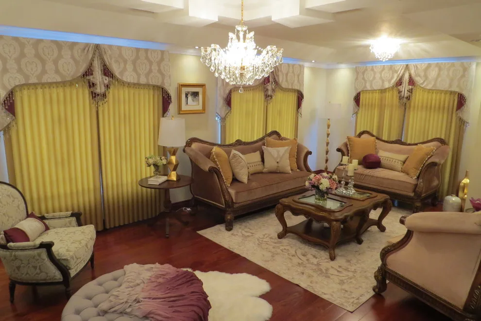 Traditional Elegant Living Space by Danaë Eustace-Zamora - Photo 16