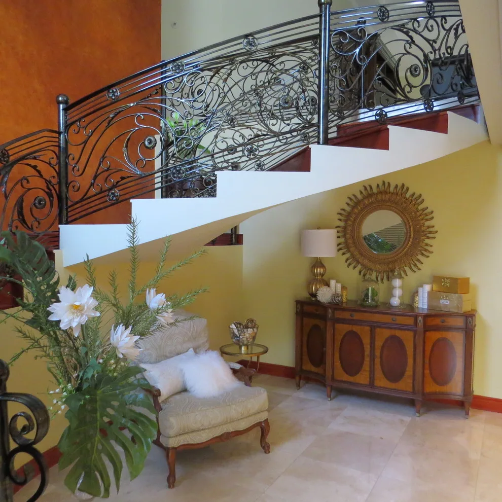 Traditional Elegant Living Space by Danaë Eustace-Zamora - Photo 17