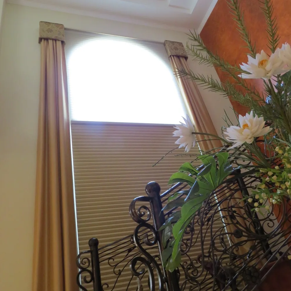 Traditional Elegant Living Space by Danaë Eustace-Zamora - Photo 12