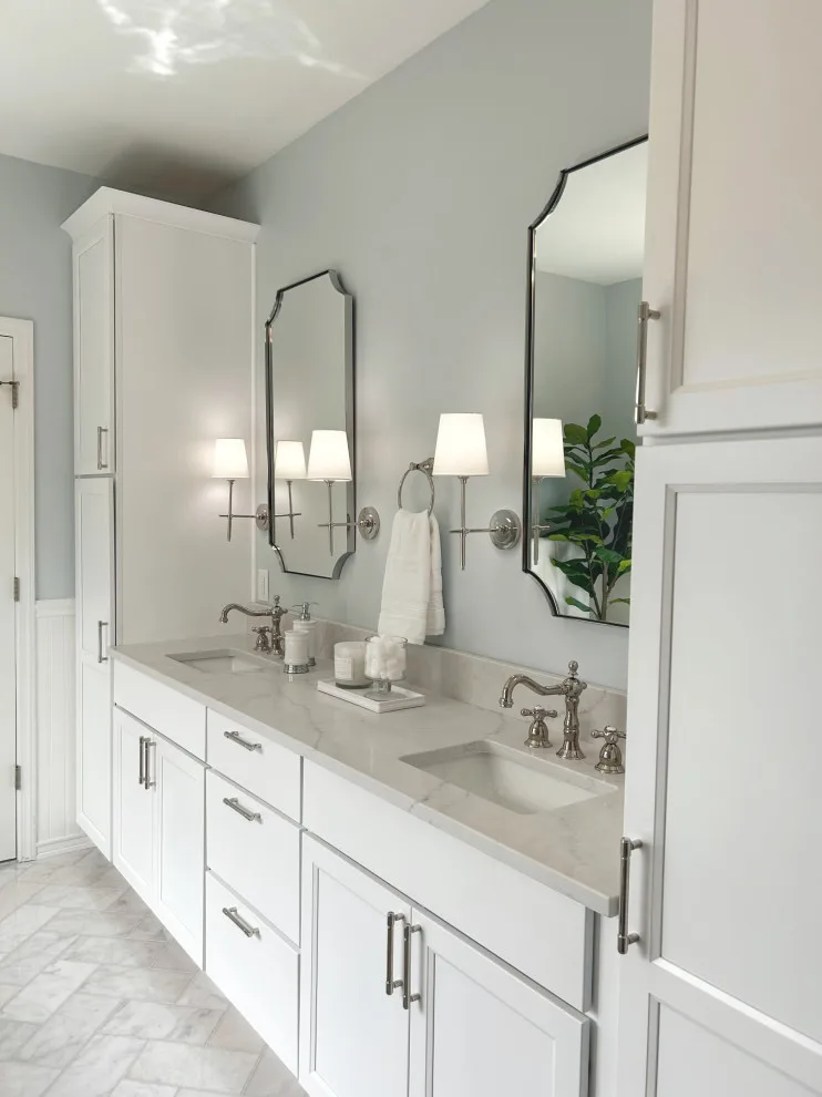 Fresh and Stylish Main Bathroom by DesignFive, LLC - Steve Shorthouse - Photo 7