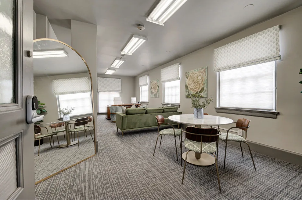 Rooms Reimagined - Photo 14