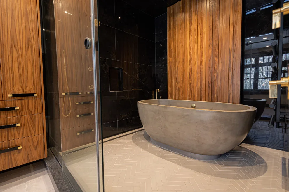 Modern Bathroom by Studio Saint Marie - Photo 4