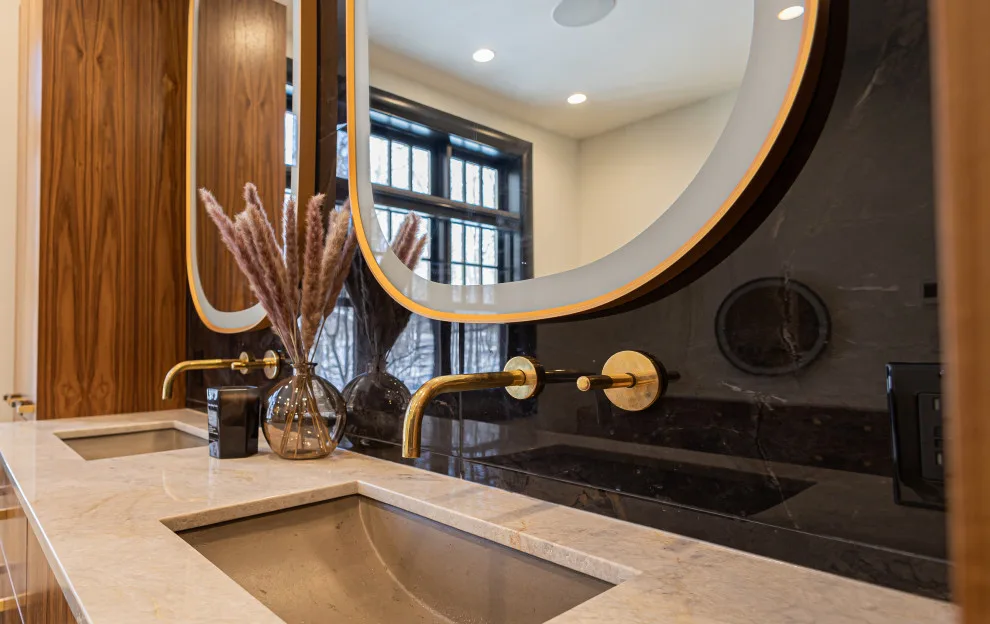 Modern Bathroom by Studio Saint Marie - Photo 8