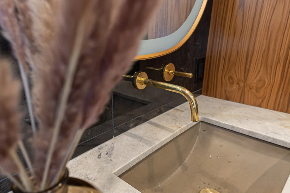 Modern Bathroom by Studio Saint Marie - Photo 3