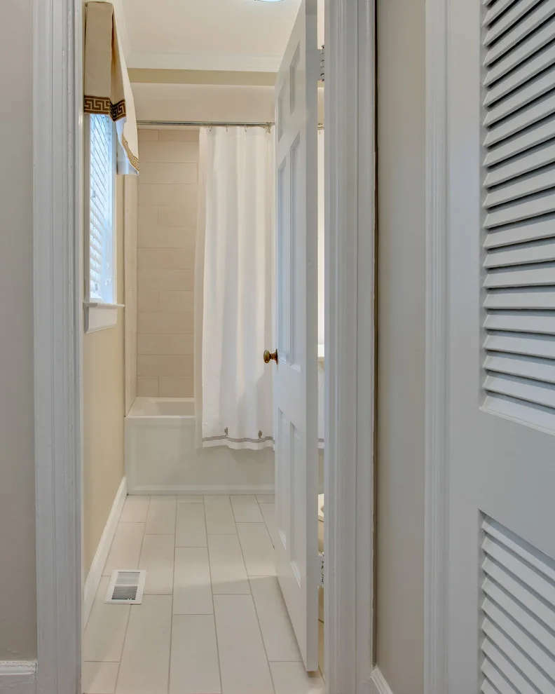 English Grace by Marcelle Guilbeau Interior Design - Photo 11