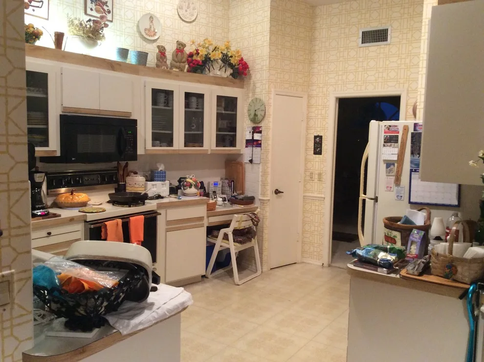 Englewood Florida Kitchen Makeover and Staging by Northern Lights Home Staging And Design - Photo 2