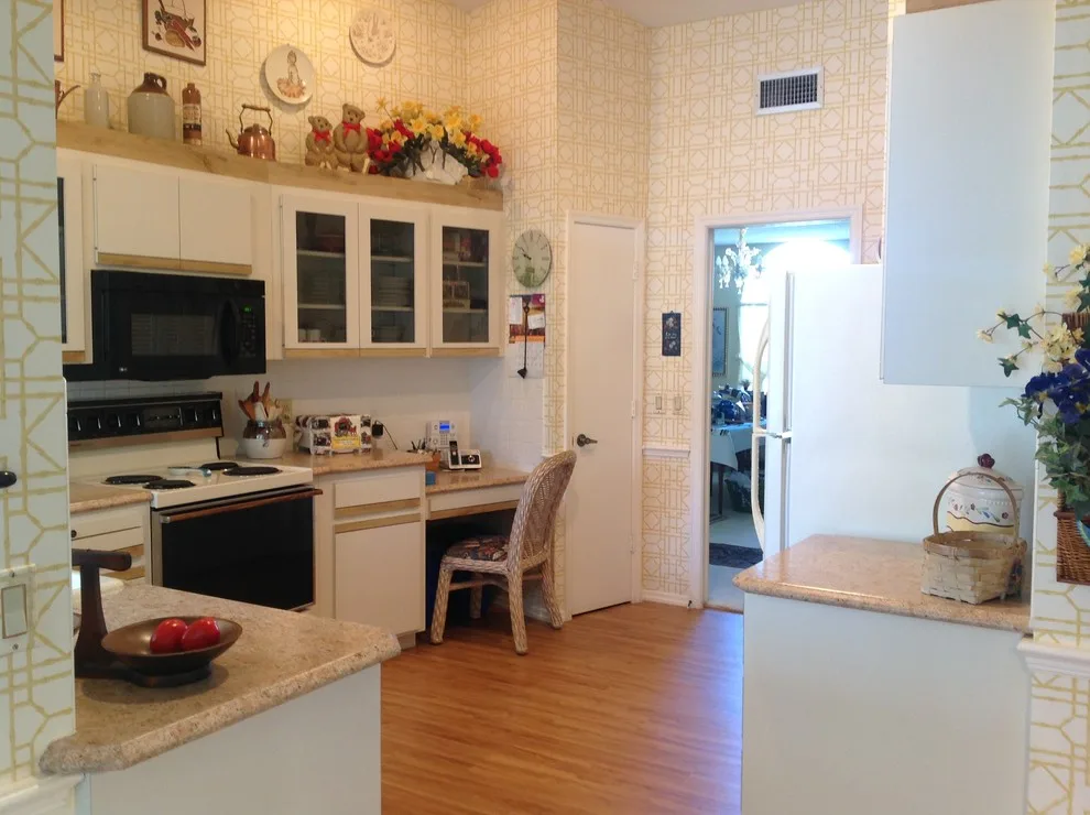 Englewood Florida Kitchen Makeover and Staging by Northern Lights Home Staging And Design - Photo 4