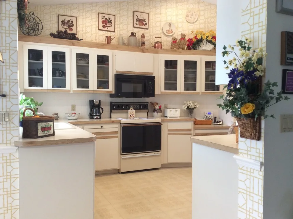 Englewood Florida Kitchen Makeover and Staging by Northern Lights Home Staging And Design - Photo 8