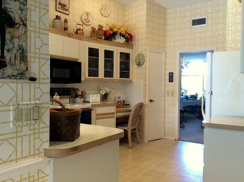 Englewood Florida Kitchen Makeover and Staging by Northern Lights Home Staging And Design - Photo 9