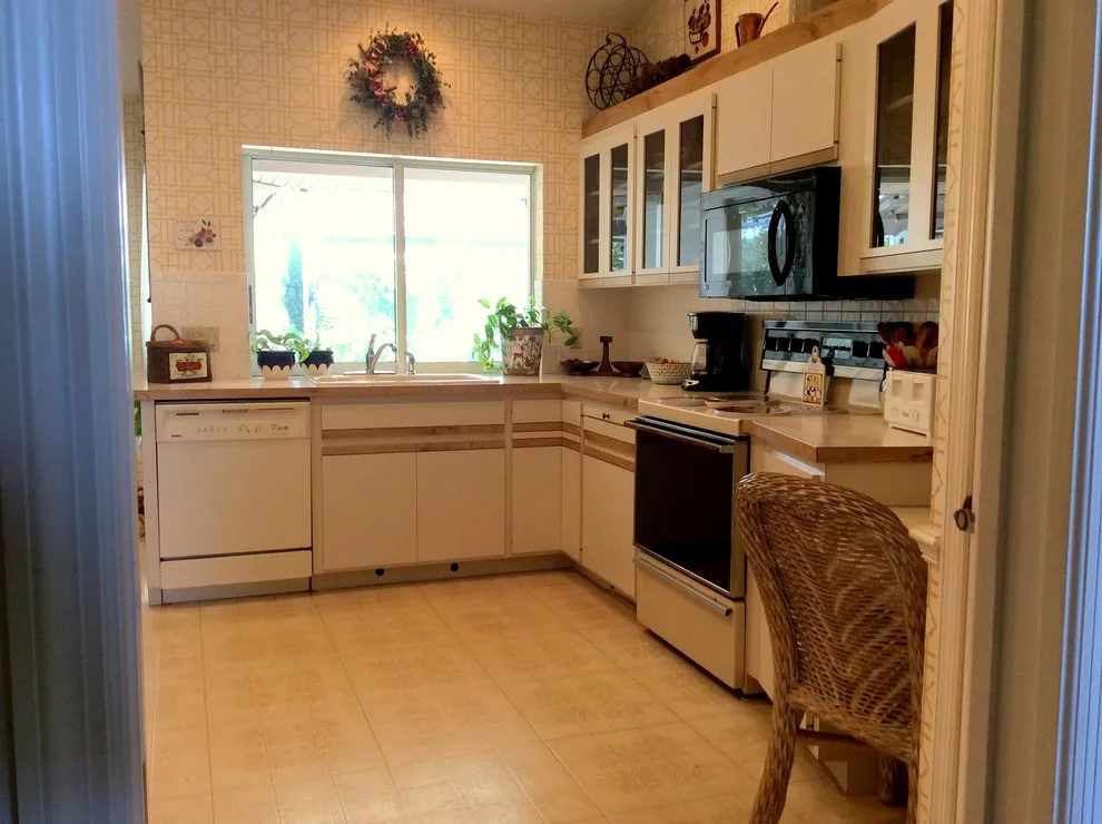 Englewood Florida Kitchen Makeover and Staging by Northern Lights Home Staging And Design - Photo 11