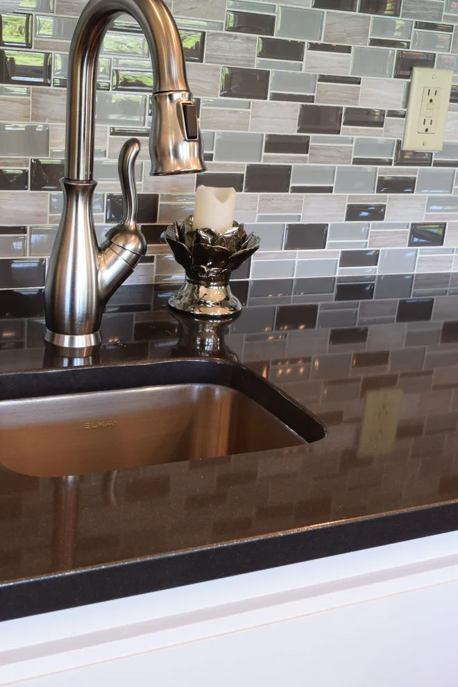 Ground Level Décor, Furnishings, and Accessories by At Home Staging And Design - Photo 4