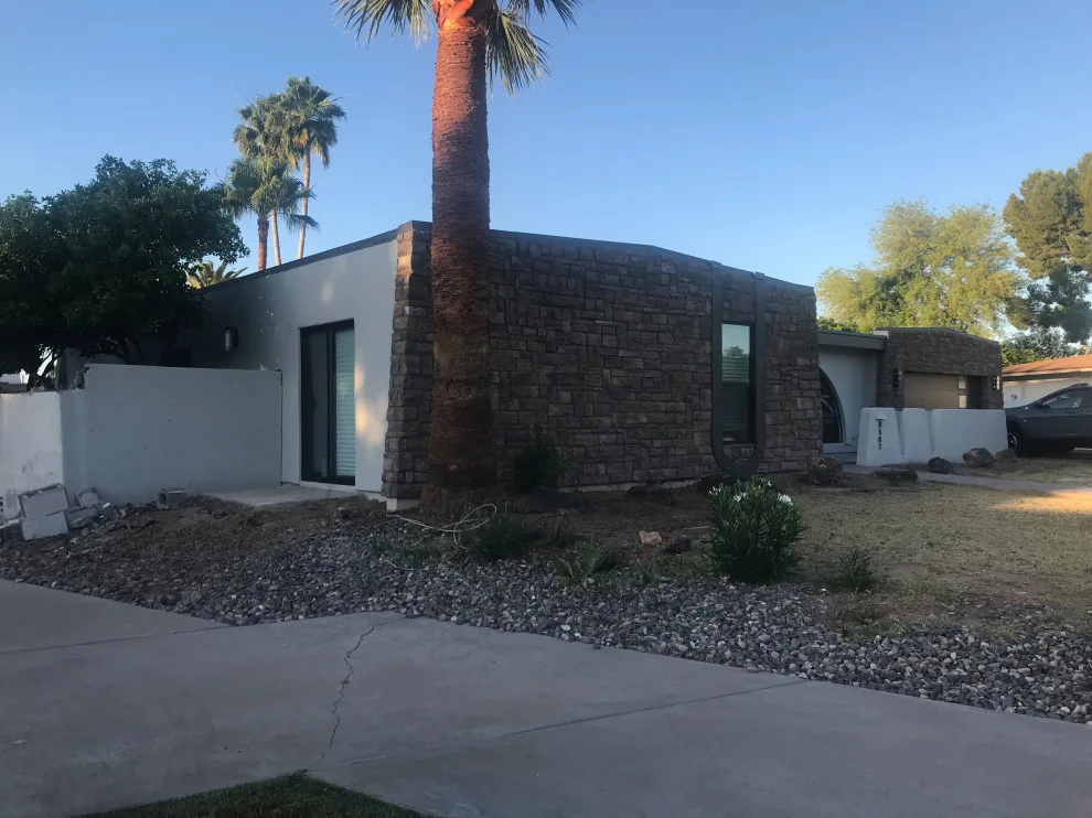 Gainey Ranch Mid-Century Modern Facade by Southworth Interior Design - Photo 2