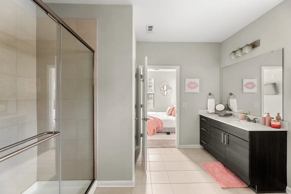 Chic Pink Apartment: Complete AirBNB Design Service by Interiors À La Mode, LLC - Photo 8