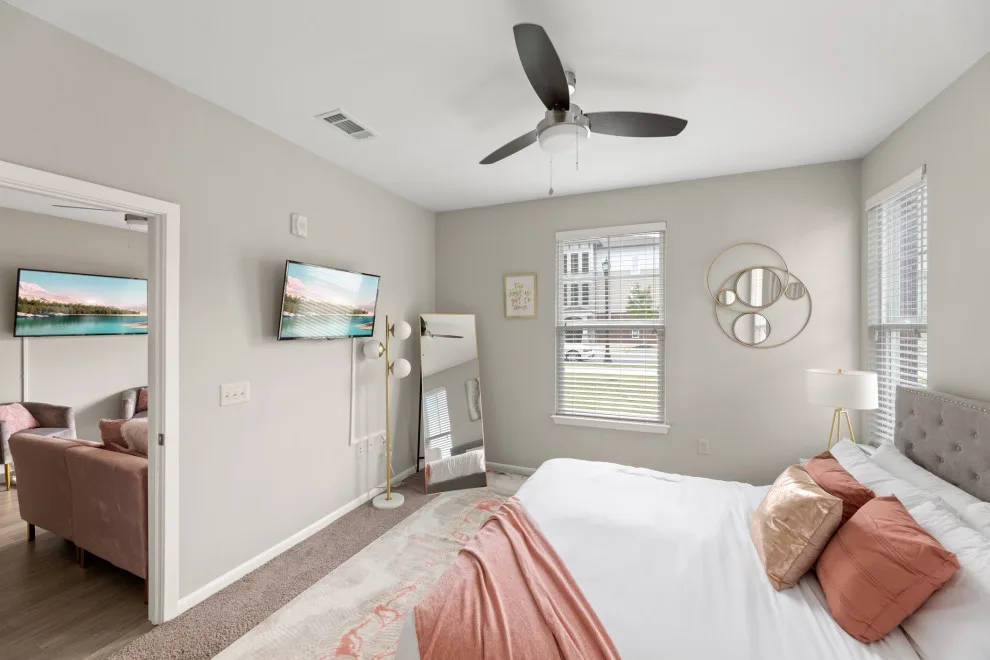 Chic Pink Apartment: Complete AirBNB Design Service by Interiors À La Mode, LLC - Photo 3