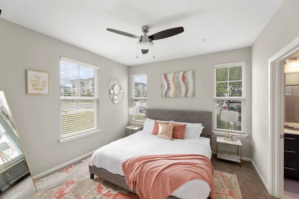 Chic Pink Apartment: Complete AirBNB Design Service by Interiors À La Mode, LLC - Photo 12