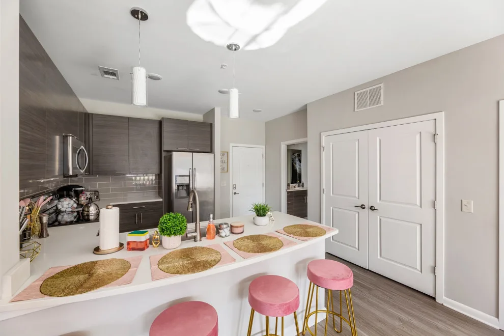 Chic Pink Apartment: Complete AirBNB Design Service by Interiors À La Mode, LLC - Photo 21