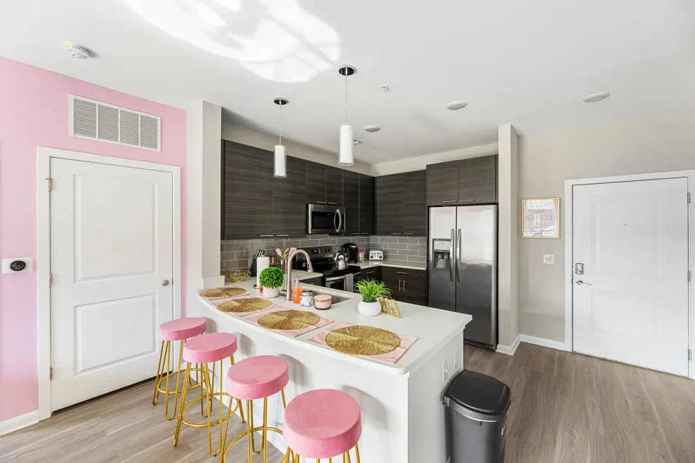 Chic Pink Apartment: Complete AirBNB Design Service by Interiors À La Mode, LLC - Photo 14