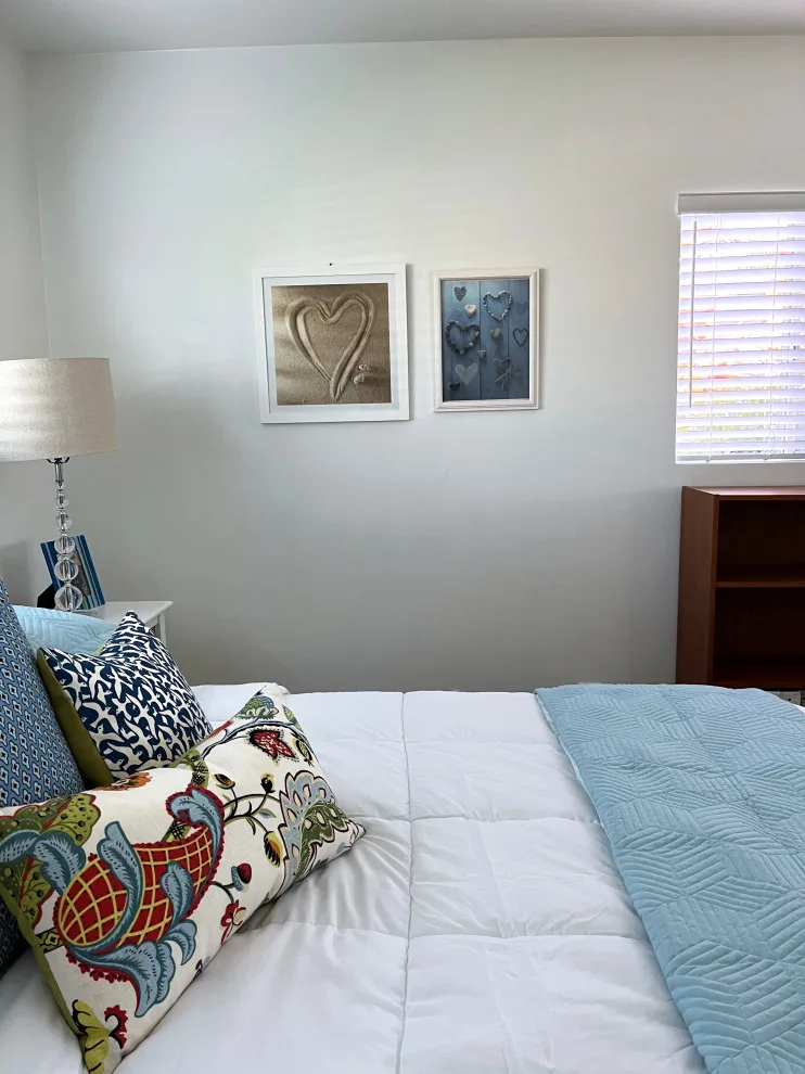 Coastal Welcome: Guest Room by Interiors By SarahRose - Photo 9