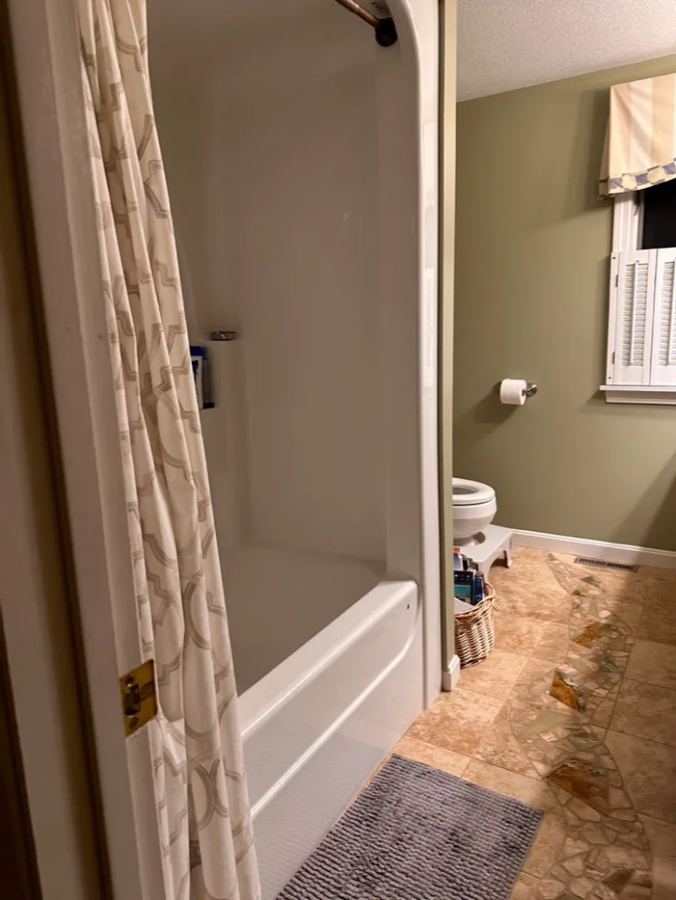 Hillside Main Bathroom by EDV Home Design - Photo 4