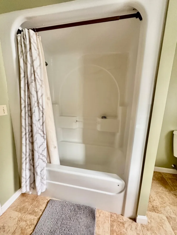 Hillside Main Bathroom by EDV Home Design - Photo 6