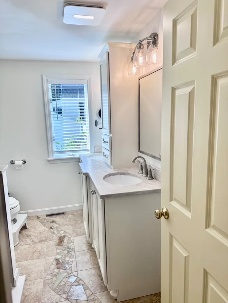 Hillside Main Bathroom by EDV Home Design - Photo 9