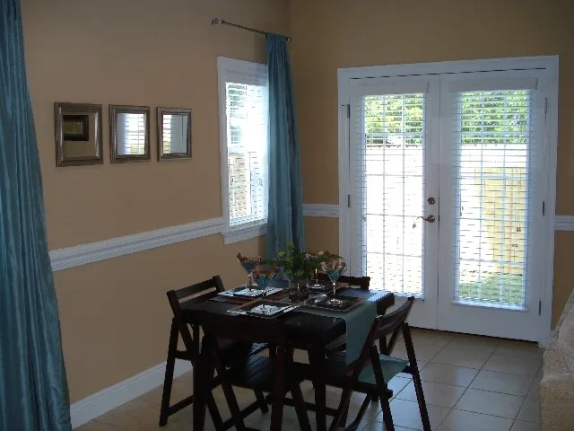 Serene townhouse by Sunshine Menefee - Photo 2