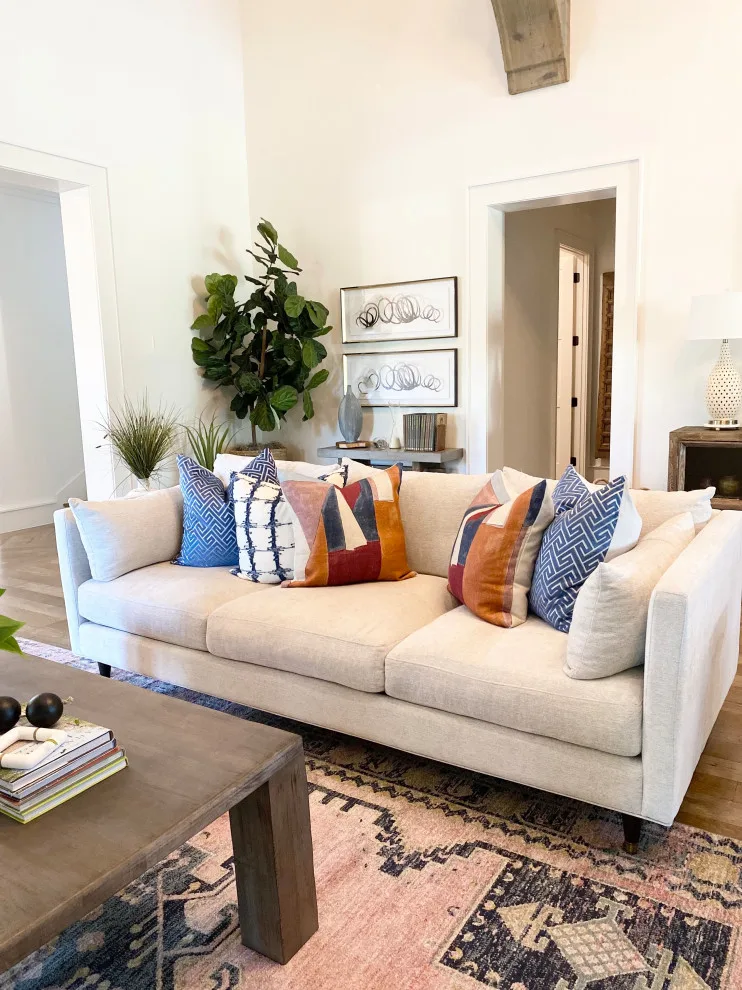 Transitional Housing in Southlake, TX by Ruthie Staalsen Interiors - Photo 3