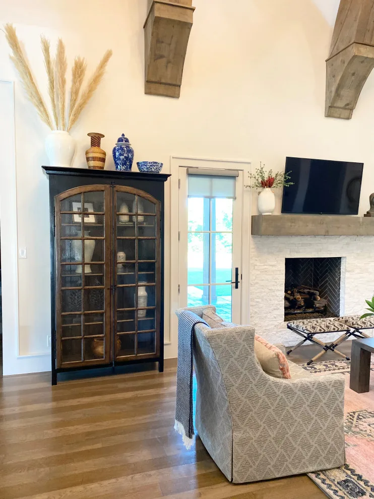 Transitional Housing in Southlake, TX by Ruthie Staalsen Interiors - Photo 13