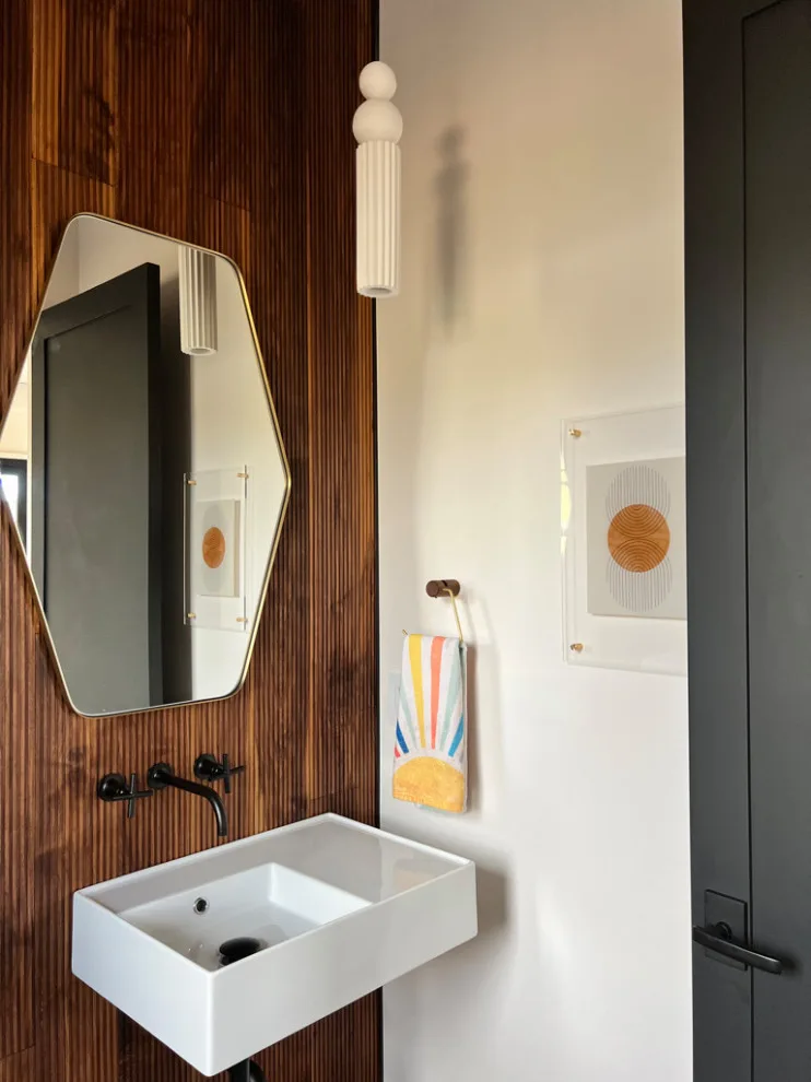 This Fresh Residence Showcases the Latest Design Trends by Vital Space Designs - Photo 4
