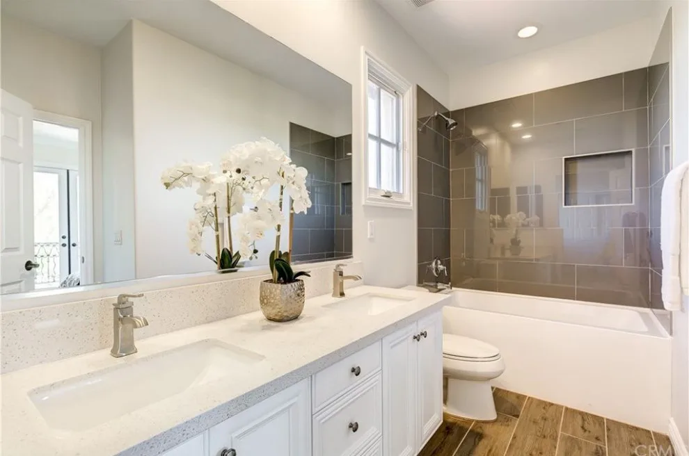 Interior Decoration by HOM Staging & Design - Photo 14