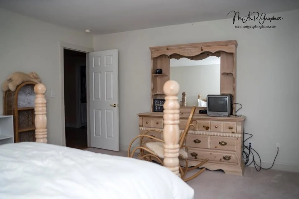 Guest Room in Rotterdam, NY by Drew Koniszewski - Photo 14