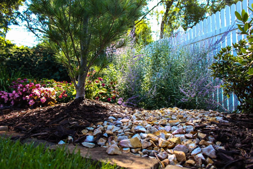 Beautiful Private Garden with Artisanal Design by Groundscapes, Inc. - Photo 12