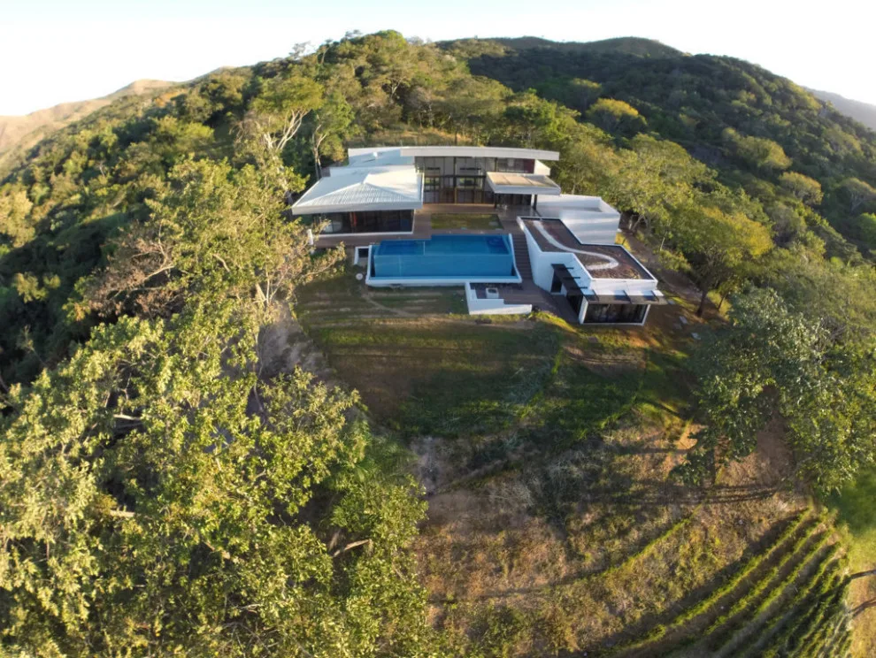 Sequeira-Maskrey Home by Ale Design Studio - Photo 3