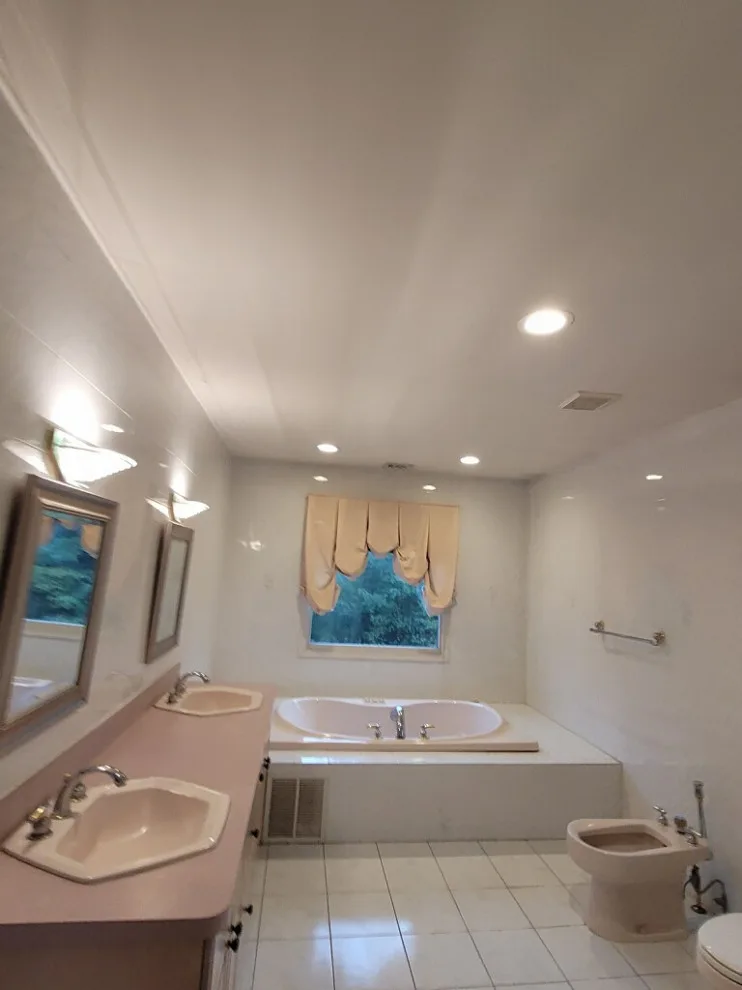 Grayscale Homes - Photo 14
