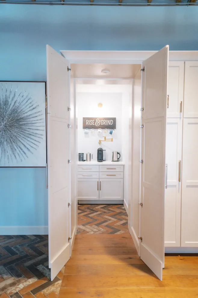 Contemporary Apartment Redefined by Wiles Design Group - Photo 20