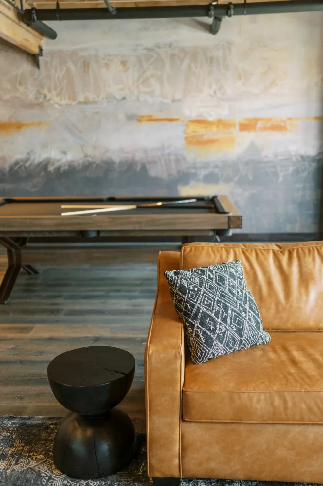 Contemporary Apartment Redefined by Wiles Design Group - Photo 7