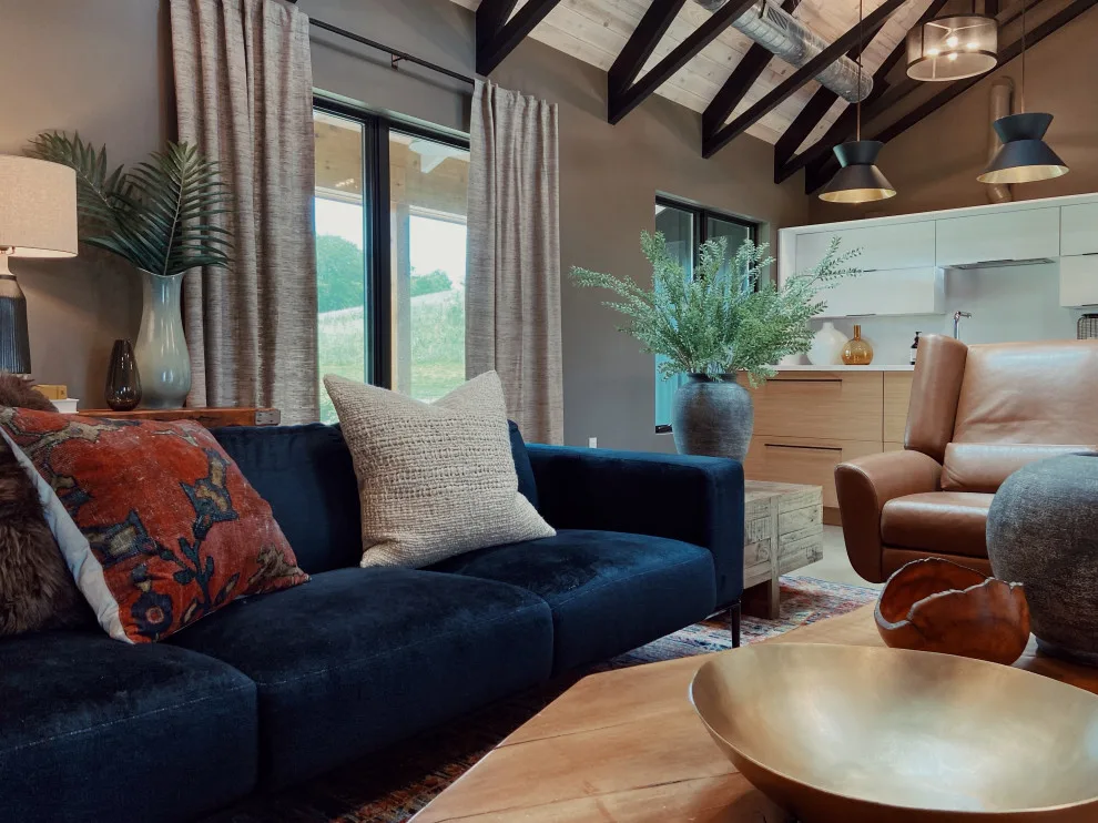 Contemporary Gathering Space by DesignFive, LLC - Steve Shorthouse - Photo 6