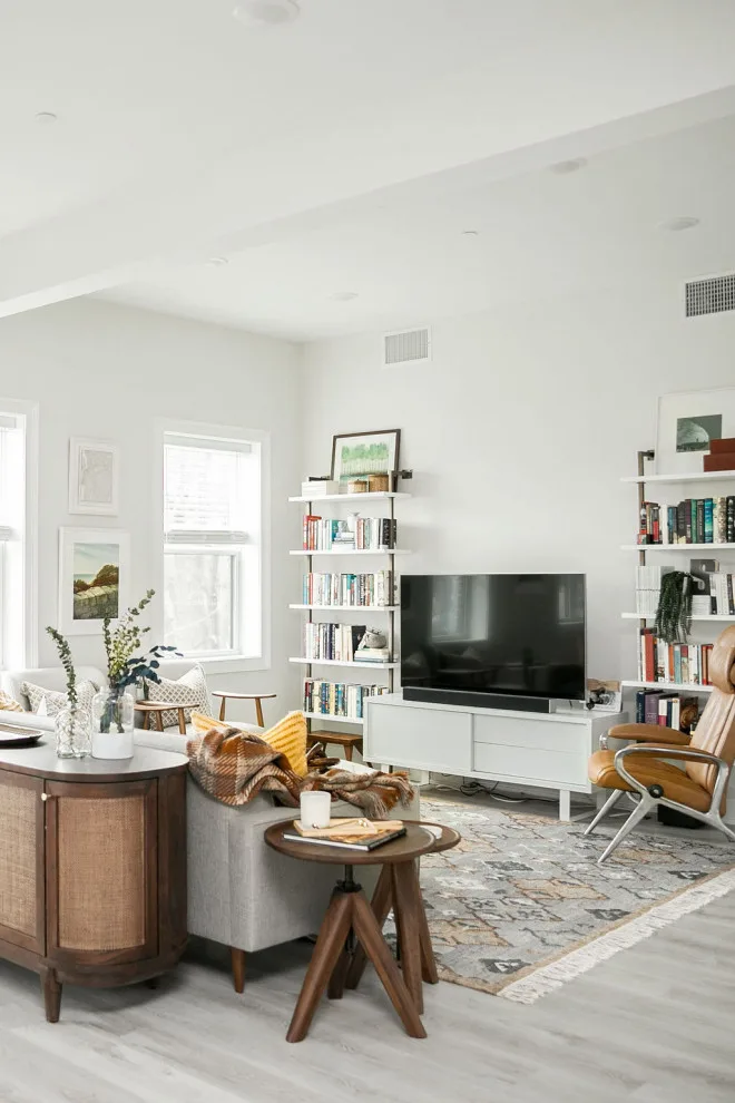 Mid-Century Modern Apartment Upgrade by Grayscale Homes - Photo 10
